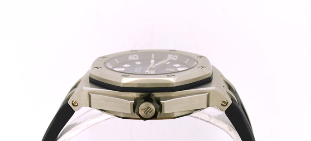 Audemars Piguet Royal Oak Offshore Diver 15720ST.OO.A027CA.01 - Image 4