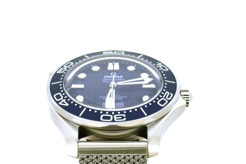 Omega Seamaster Diver 300m James Bond 007 60th anniversary 210.30.42.20.03.002 - Image 4
