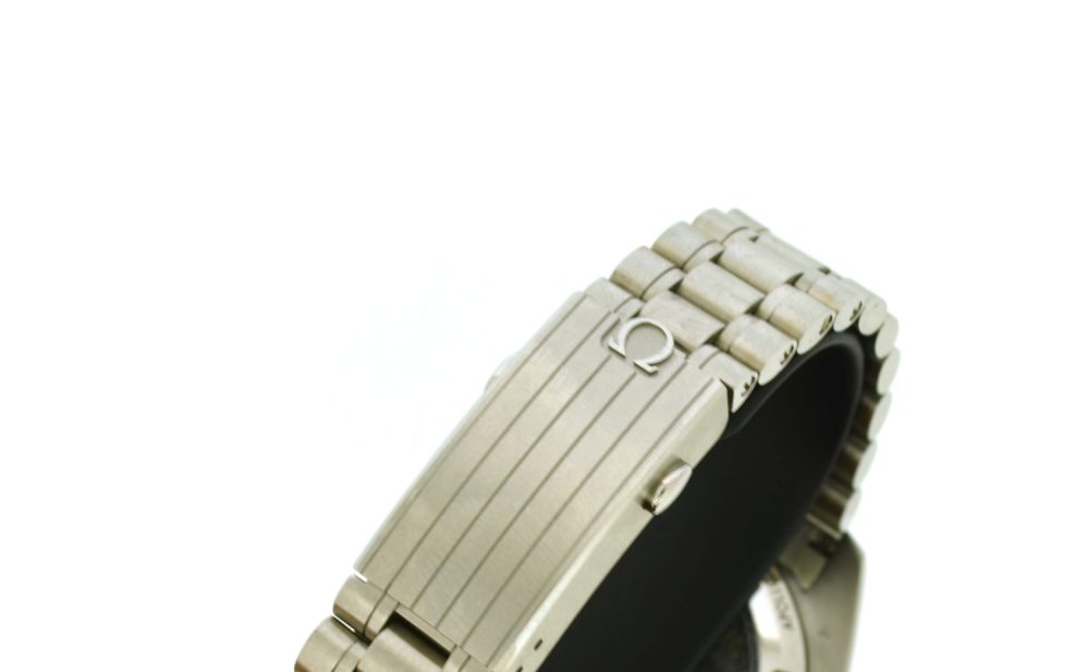 Omega Speedmaster Silver Snoopy Award 310.32.42.50.02.001 - Image 4