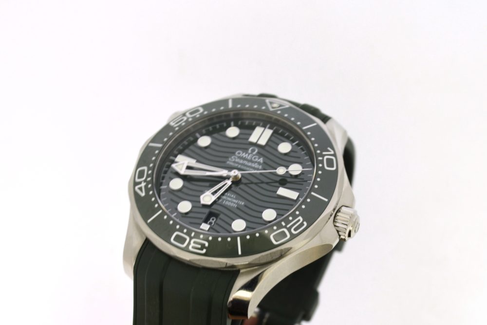 Omega Seamaster diver 300m green 210.32.42.20.10.001 - Image 2